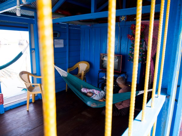 Floating Village Homestay - Basic, Simple and Functional.